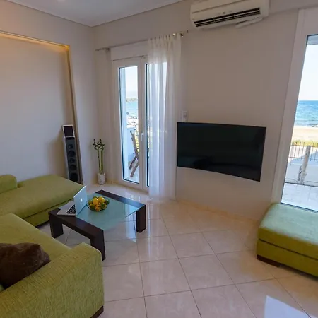 Lemoni Luxury In Front Of The Sea *